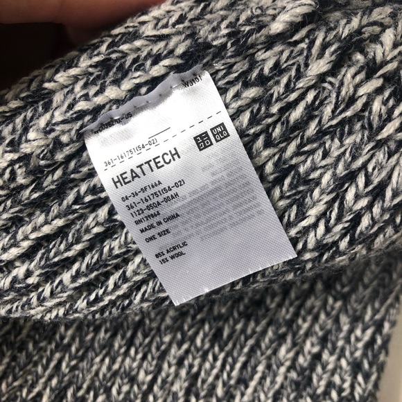 Uniqlo grey & black touque - Picture 3 of 3